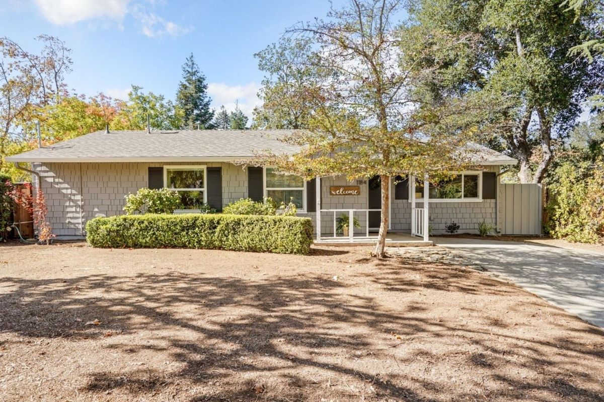 1184 Solana Dr, Mountain View