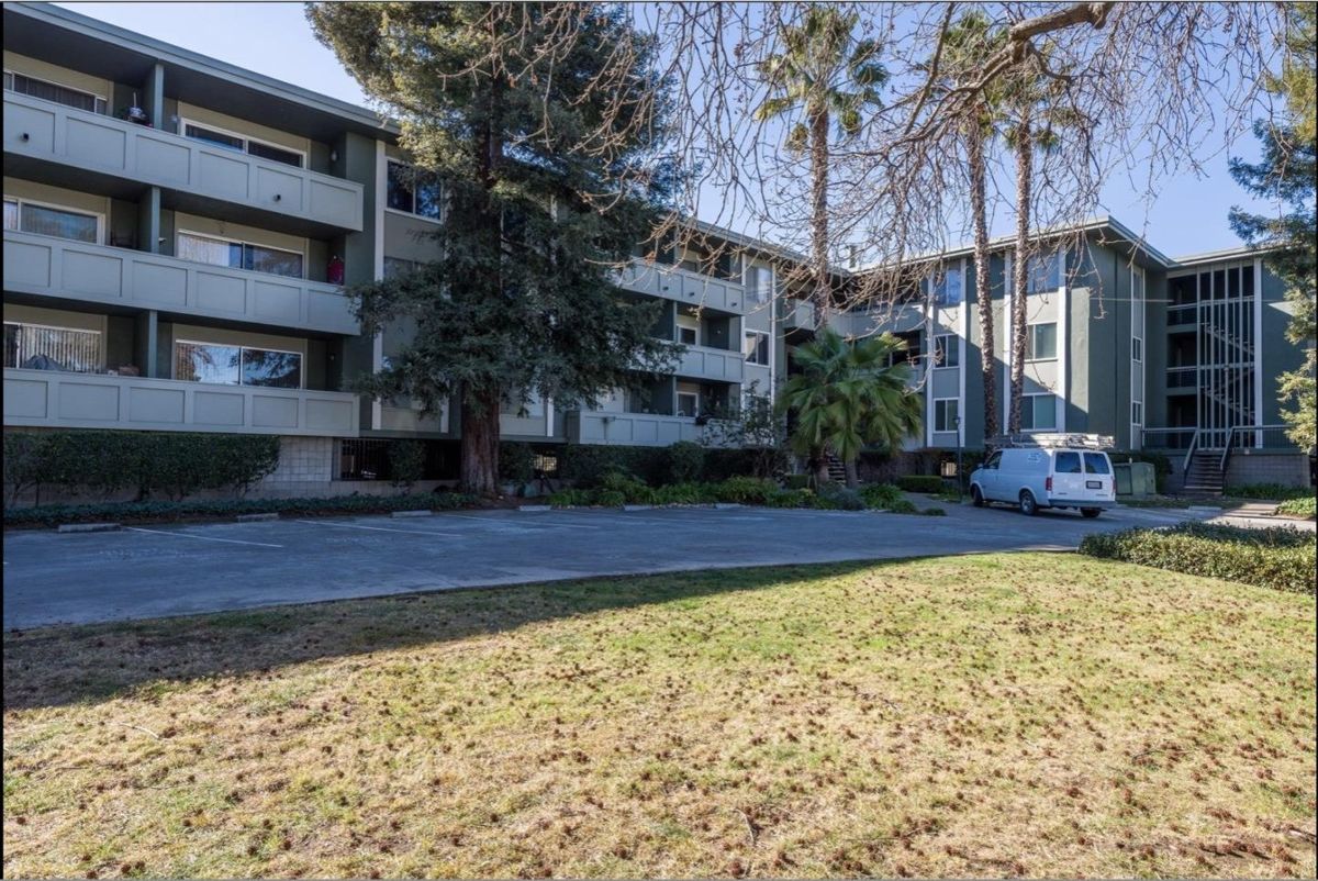 1458 Hudson St #208, Redwood City