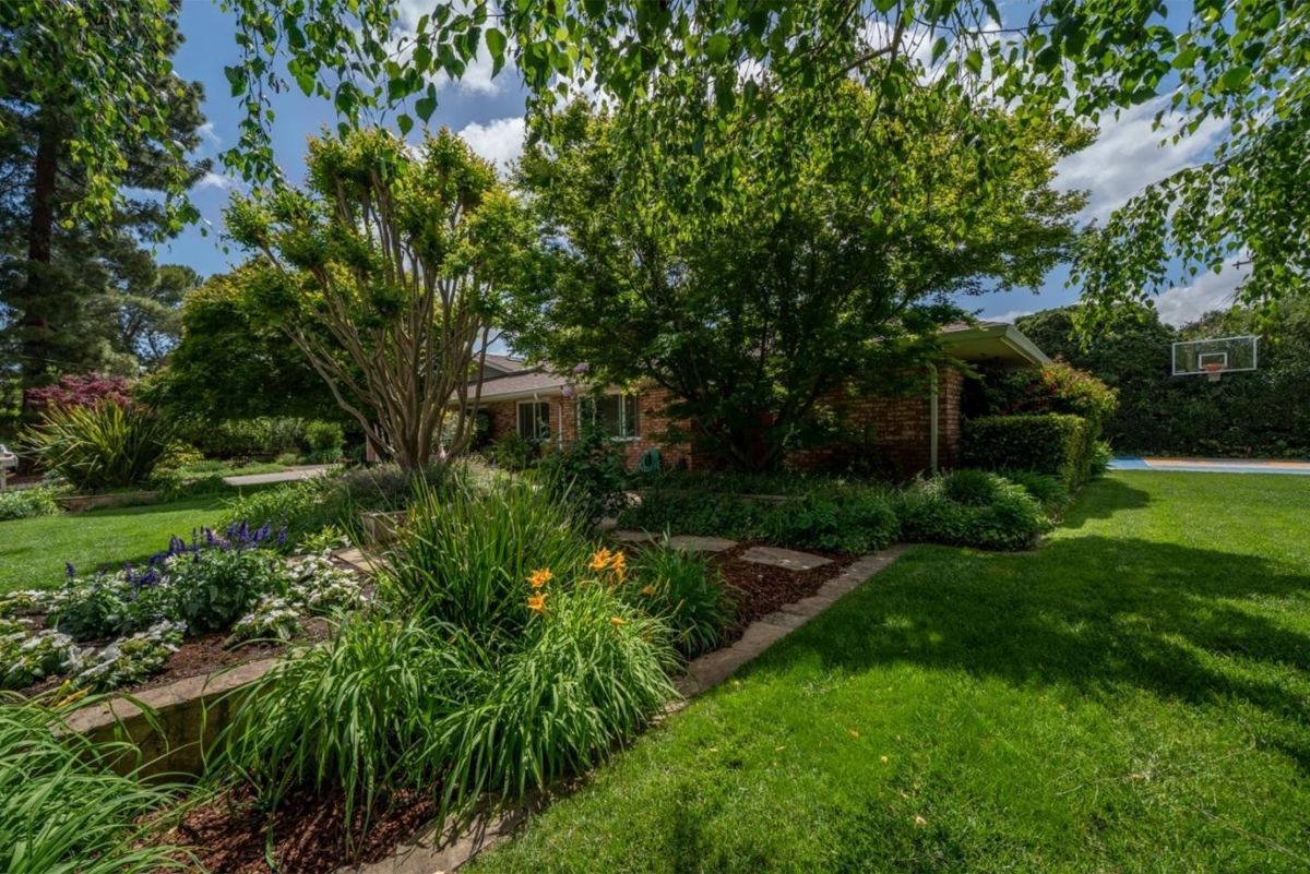 198 Pine Ln, Los Altos